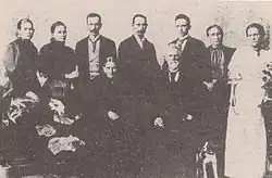 Família Stresser (da esq. p/ dir. em pé): Guilhermina S. Scheleder, Leopoldina S. Scheleder, João A. Stresser, José Stresser, Augusto, Maria do Pilar Stresser, Francisca Stresser. Sentados: Izabel Pletz Stresser e Theodoro Stresser.