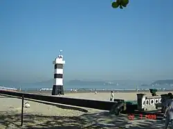 Farol da Ponta da Praia, localizado à praia do Canal 6.