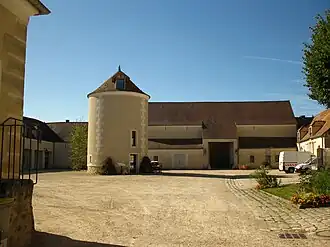 La Ferme de Monsieur, inscrite aux monuments historiques.