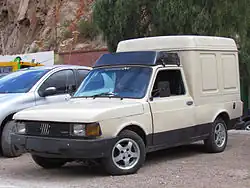 Fiorino 1ªG após facelift que o deixou parecido com o Spazio.