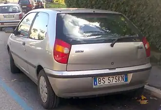 Fiat Palio 1ª geração (fase 1 - visão traseira)