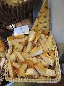Fatias de focaccia al rosmarino