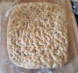 Focaccia al rosmarino com suas concavidades (ombrisalli in Genoese dialect)