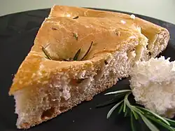 Uma visao detalhada da focaccia al rosmarino