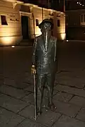 A estátua à noite
