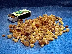 Lascas de resina seca