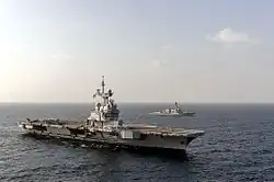 O porta-aviões francês Charles de Gaulle (R91).