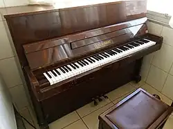 Um piano vertical Fritz Dobbert (modelo dos anos 1970)