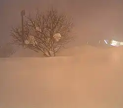 Fulton, Nova York, após uma rajada de neve que deixou 122-183 cm em grande parte do Condado de Oswego entre 28 e 31 de janeiro de 2004