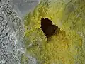 Abertura de uma fumarola (2&nbsp;cm)