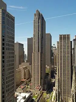 30 Rockefeller Center, agora o Comcast Building, por Raymond Hood (1933)