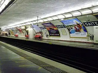 Plataforma da estação em direção ao norte da linha 13 do metrô.