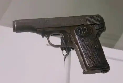 A FN M1910 usada por Gabrillo Princip