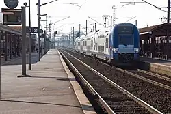 Intérieur de la gare, voies et quais.