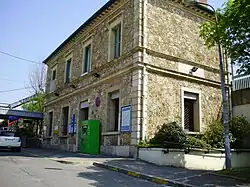 A estação SNCF (linha C) vista de fora.