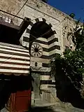 O portal de entrada da Madraça al-Nuriyya (século XIV).