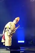 Papa Nihil tocando saxofone em 2022