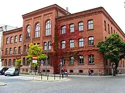 Escola, fundada em 1623