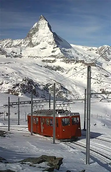 O Gornergrat bahn e ao fundo o Cervino