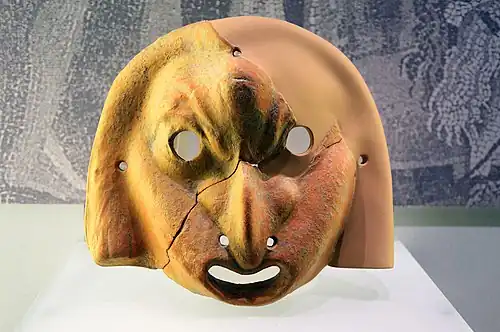 Máscara grega em terracota