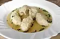 Grießklößchen são pequenos Klösse preparados com farinha semolina, leite, ovos, e manteiga; aqui servidos em caldo de galinha.