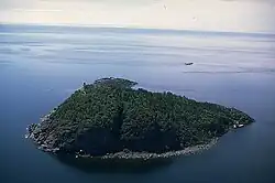 A pequena ilha de Högbonden