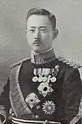Sua Alteza Imperial o Príncipe Kitashirakawa Naruhisa, o terceiro chefe de um ramo colateral da Família Imperial Japonesa
