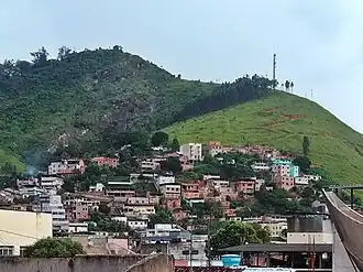 Vista de habitações em morros no bairro Alvorada