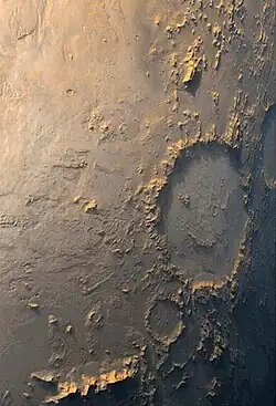 Imagem da cratera Galle, da Mars Global Surveyor.