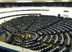 O Parlamento Europeu em 2006, começou a operar em um hemiciclo desde sua fundação em 1958, baseado nas tradições europeias