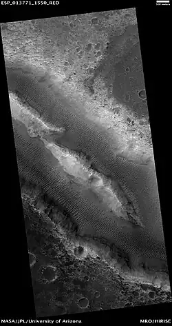 Her Desher Vallis, visto pela HiRISE.