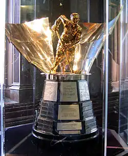Troféu Richard Maurice, em homenagem ao jogador.