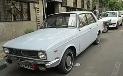 Um Paykan dos anos 1960 visto em Teerã.