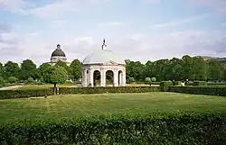 Um pavilhão de jardim em Munique.