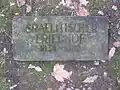 Liegestein beim Eingang mit der Inschrift: „Israelitischer Friedhof 1834–1882“