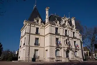 O hôtel de ville.