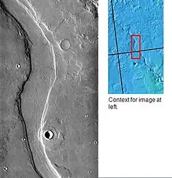 Hrad Vallis pode ter se formado quando o grande complexo vulcânico de Elysium Mons derreteu o gelo do solo, visto pela THEMIS.
