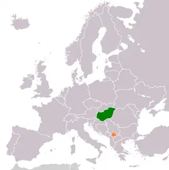 Mapa indicando localização do Hungria e de Kosovo.
