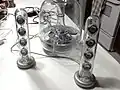 SoundSticks e iSub (2000), desenvolvidos em parceria com a Apple