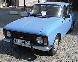 Grade pós-1982 (21251), onde o contorno foi removido e os elementos metálicos pintados de preto