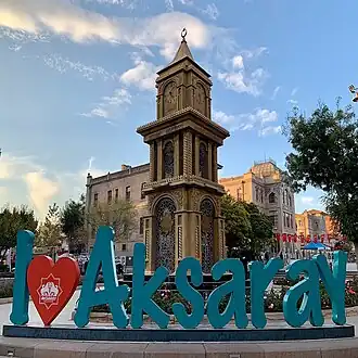 Torre do Relógio no centro de Acsarai