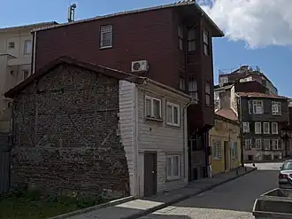 Casas tradicionais otomanas em madeira na Ibadethane Sokak, Zeyrek