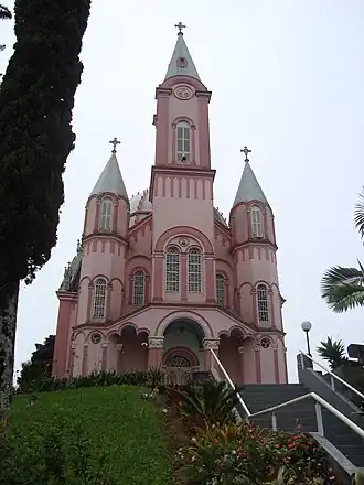 Igreja Matriz da cidade, construída quando da comemoração do primeiro centenário da imigração alemã no estado de Santa Catarina