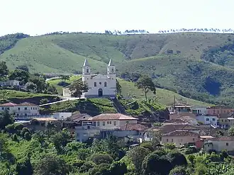 Vista parcial do município com a Igreja Matriz ao fundo