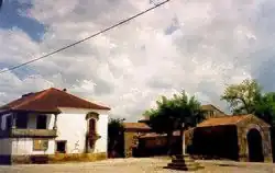 Envolvente actual da Igreja Moçárabe de São Pedro de Lourosa - Foto: Rui Valentim / IGESPAR