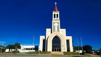 Praça e Igreja São Benedito em Nerópolis