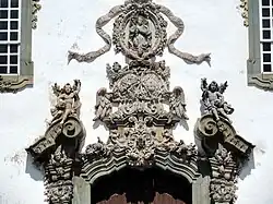 Frontispício em pedra da Igreja de São Francisco de Assis, São João del-Rei, de Aleijadinho