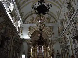A Igreja de Santa Cruz dos Militares, Rio de Janeiro, com talha rococó feita por Mestre Valentim.