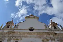 Registo superior da fachada principal