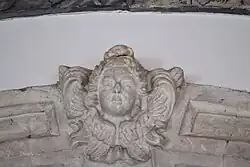 Pormenor da pedra de fecho do portal